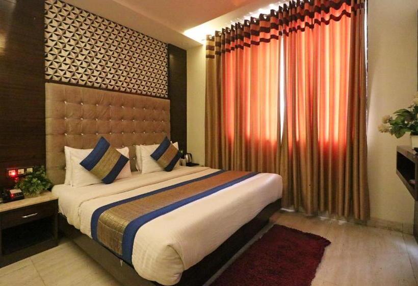 Отель Mannat International By Mannat