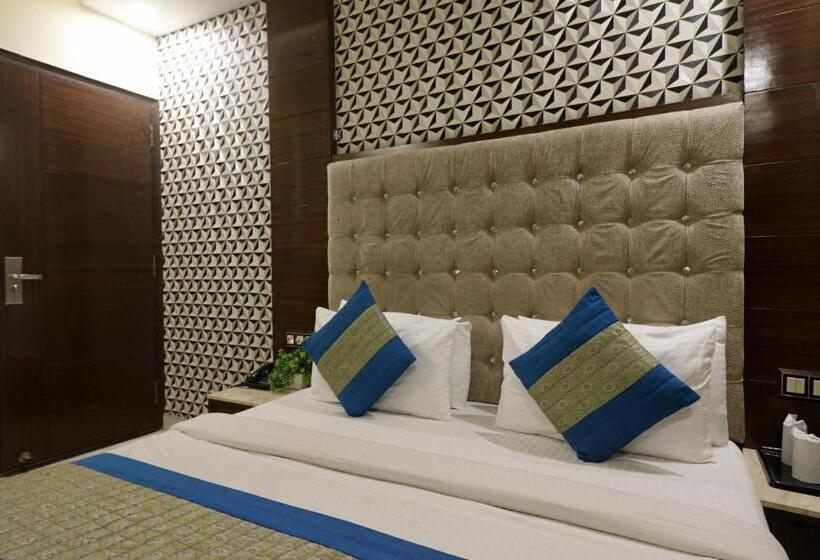 Отель Mannat International By Mannat