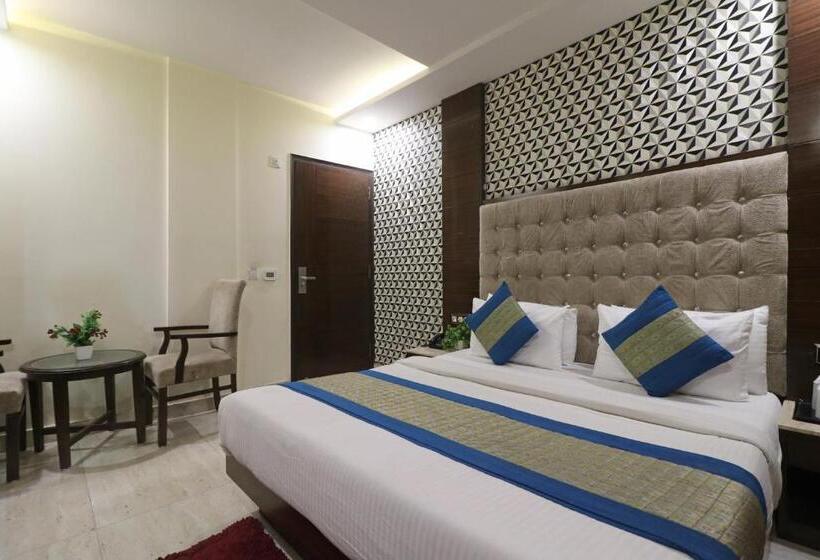 Отель Mannat International By Mannat