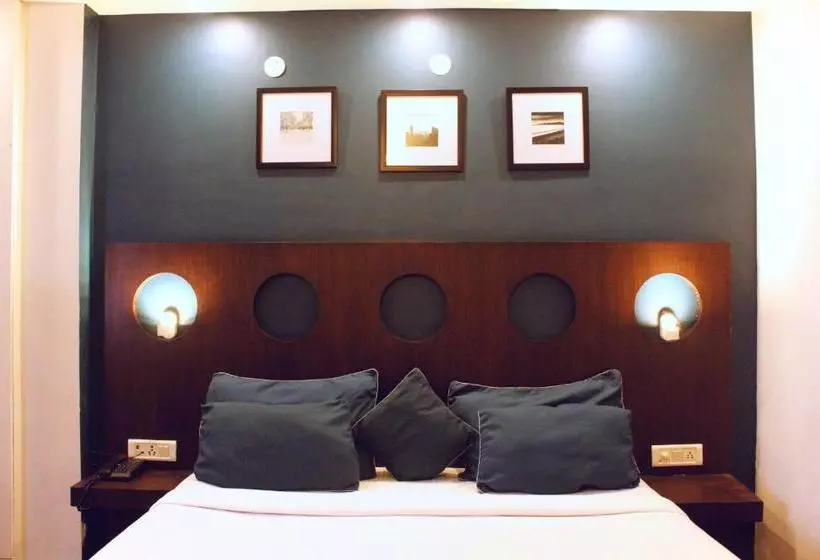 هتل Deluxe Stay Inn