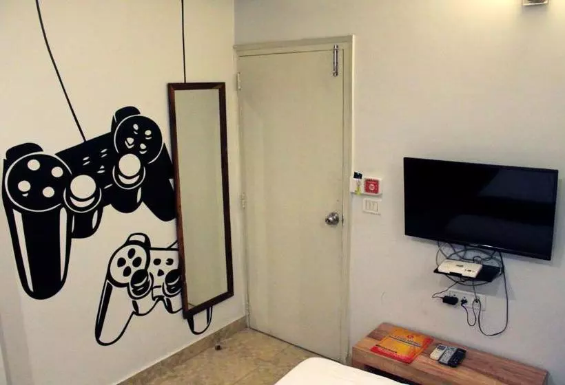 هتل Deluxe Stay Inn