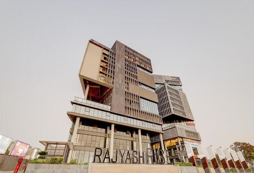 בית מלון כפרי Super Townhouse Rajyash Rise