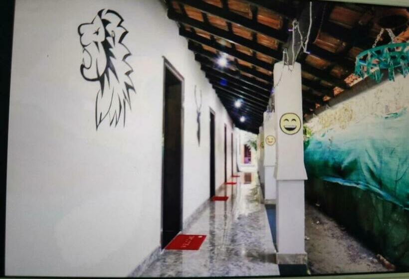 منتجع Visava Cottages Kihim Beach