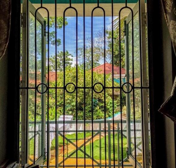 پانسیون Stan Inn, North Goa, Vagator, With Strong Wifi,free Private Parking & Kitchen, Can Cook Where You St