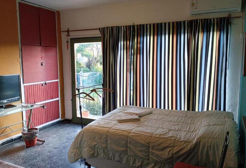 فندق صغير El Pelícano Hostal