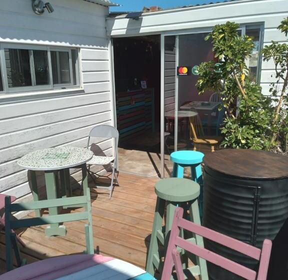 فندق صغير El Pelícano Hostal