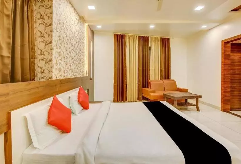 Hotelli Capital O 75958  Paris Inn
