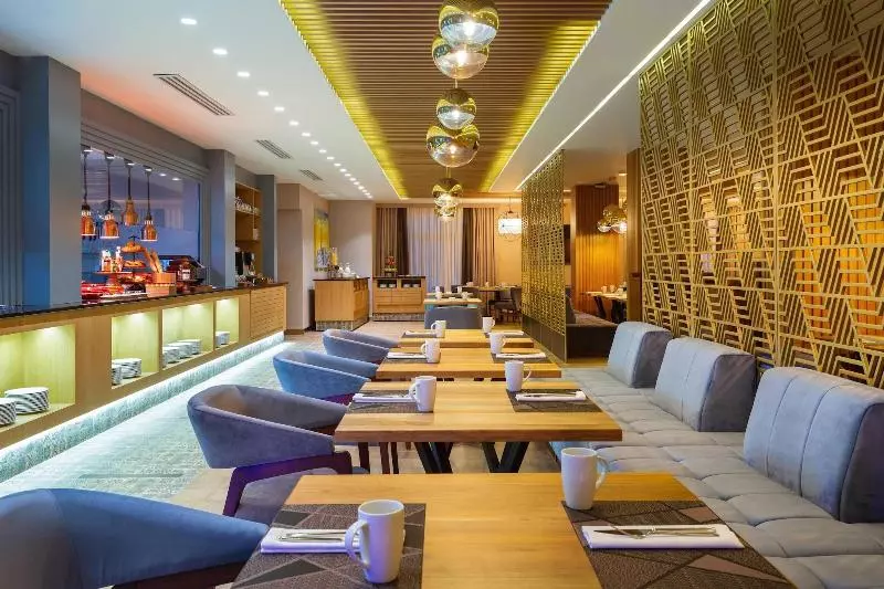 هتل Courtyard By Marriott Tashkent