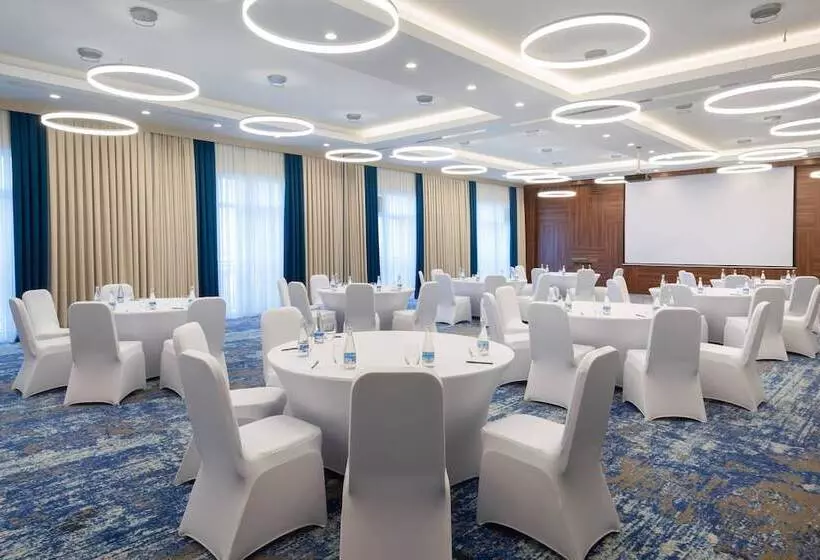 هتل Courtyard By Marriott Tashkent
