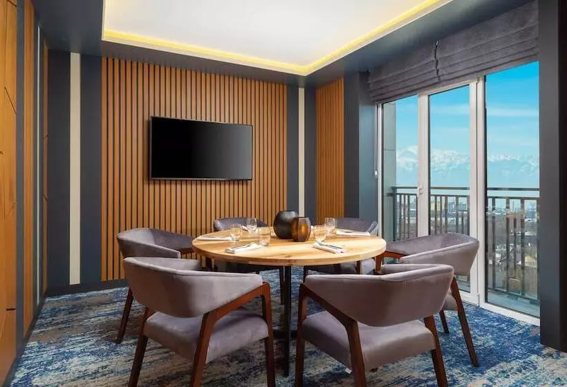 هتل Courtyard By Marriott Tashkent