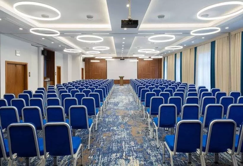 هتل Courtyard By Marriott Tashkent
