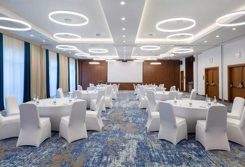 هتل Courtyard By Marriott Tashkent
