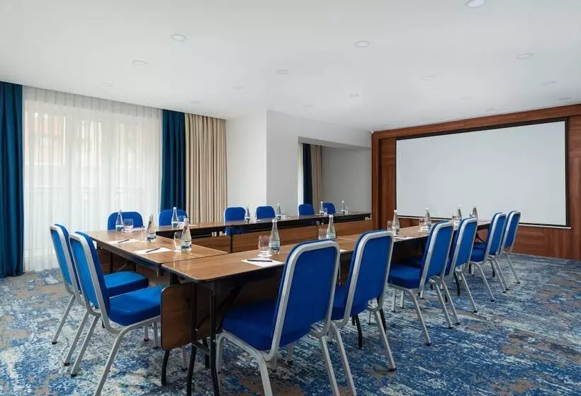 هتل Courtyard By Marriott Tashkent