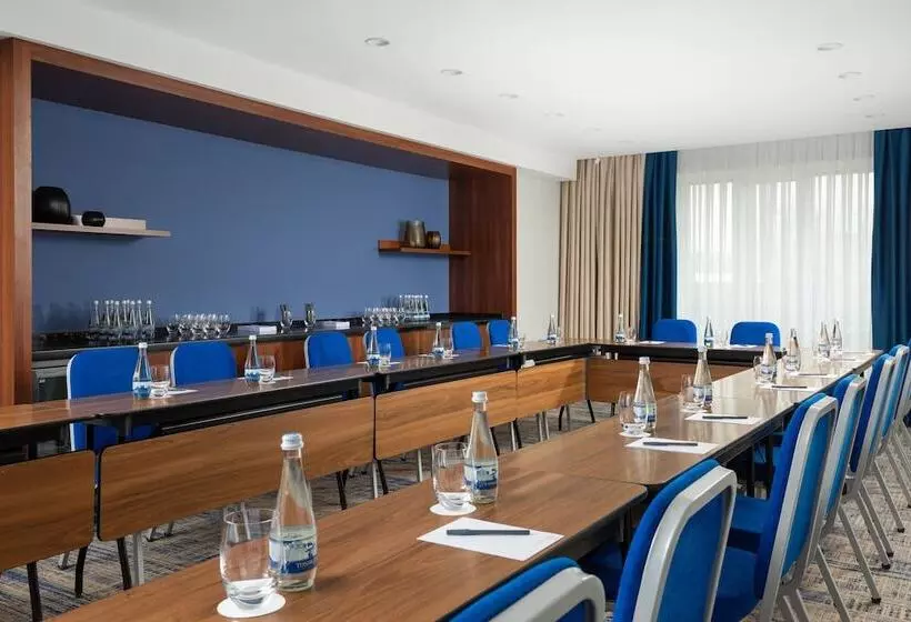 هتل Courtyard By Marriott Tashkent