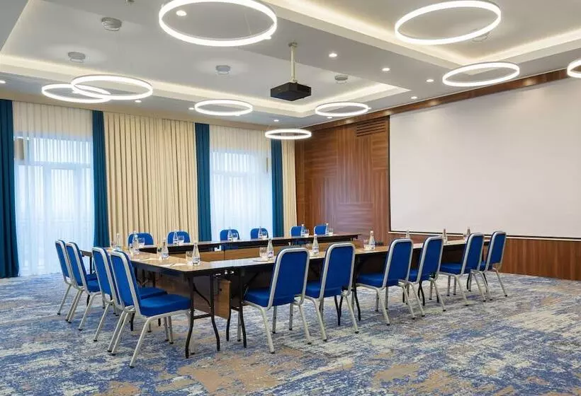 هتل Courtyard By Marriott Tashkent