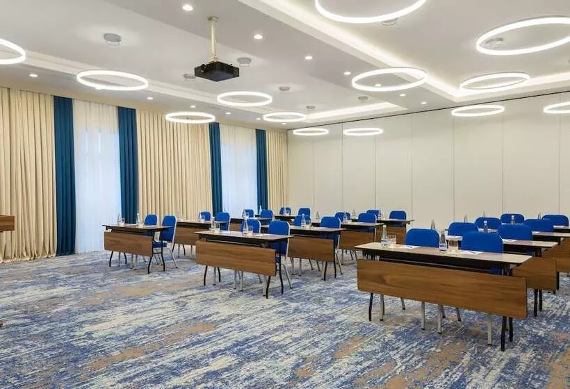 هتل Courtyard By Marriott Tashkent