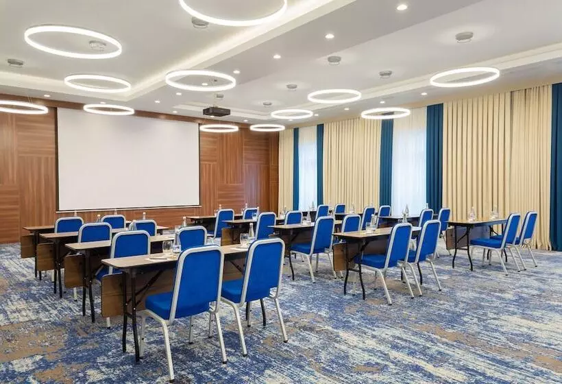 هتل Courtyard By Marriott Tashkent