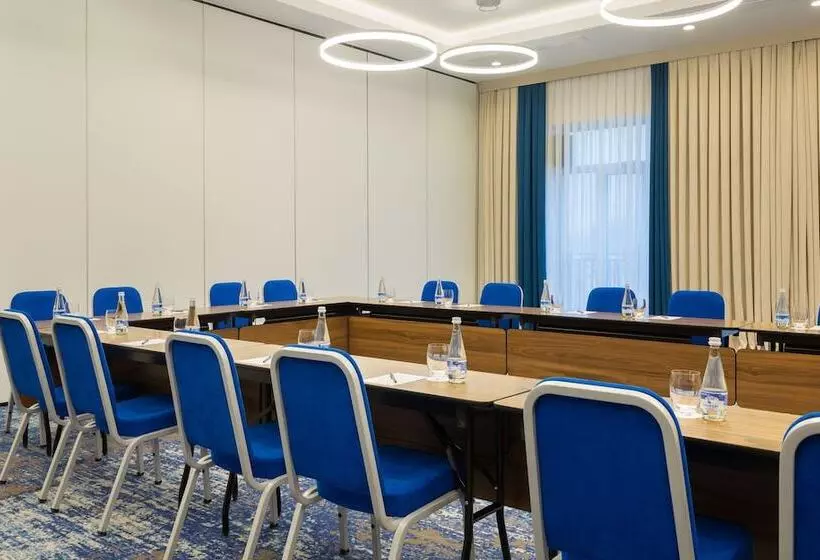 هتل Courtyard By Marriott Tashkent