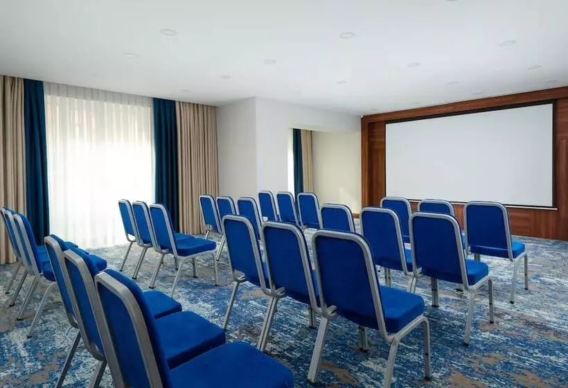 هتل Courtyard By Marriott Tashkent