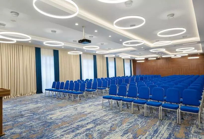 هتل Courtyard By Marriott Tashkent