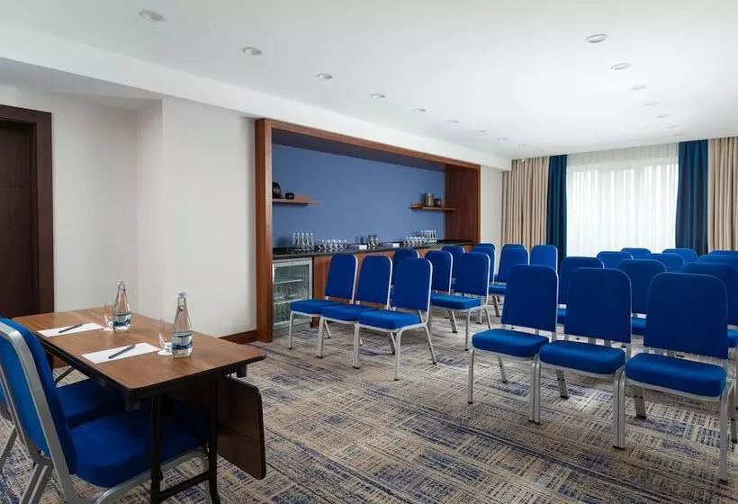 هتل Courtyard By Marriott Tashkent
