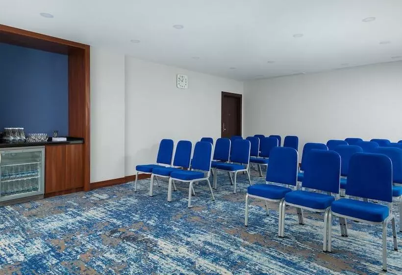 هتل Courtyard By Marriott Tashkent