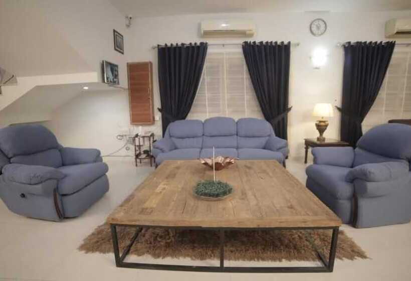 هتل Four Square By Wi