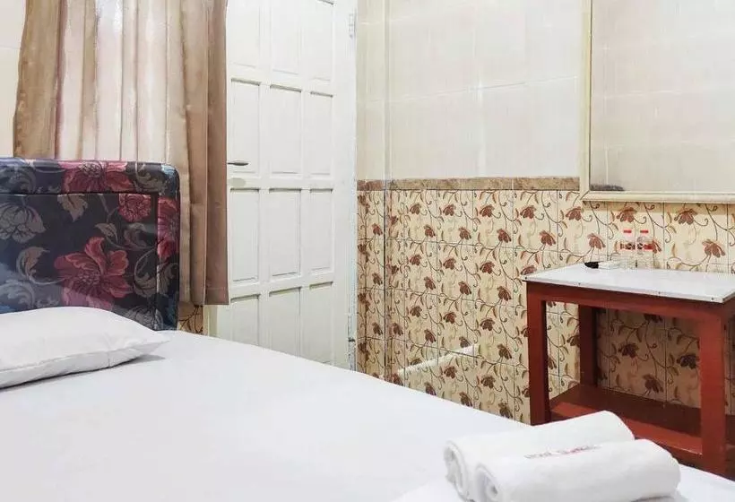 ホテル Queen Asri Mitra Reddoorz