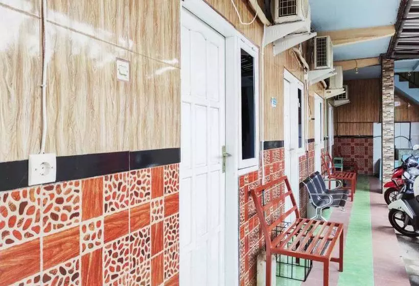 ホテル Queen Asri Mitra Reddoorz