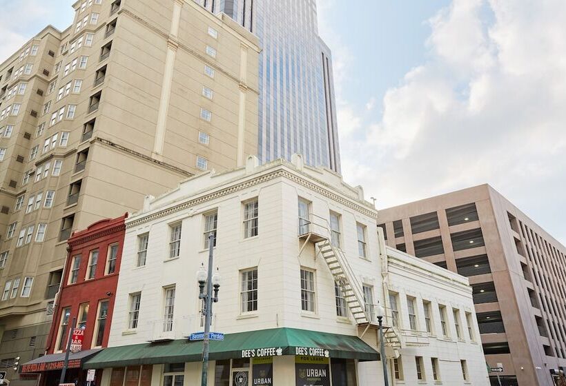 Sonder Baronne Manor