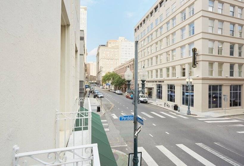 Sonder Baronne Manor