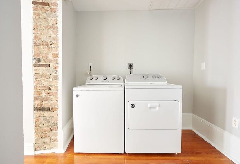 Sonder Baronne Manor