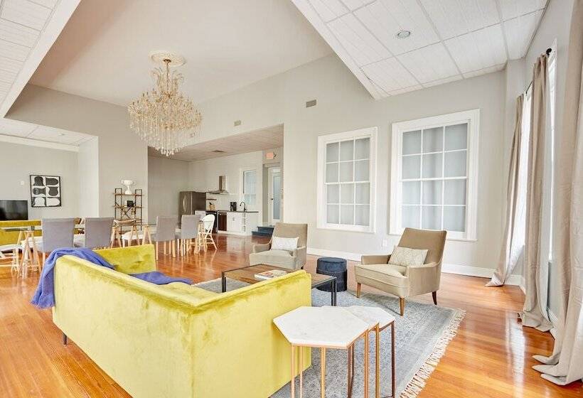 Sonder Baronne Manor