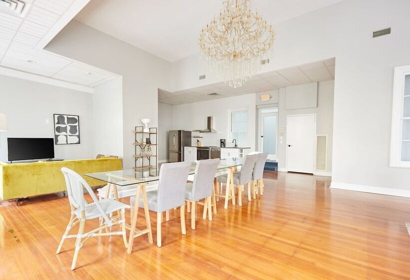 Sonder Baronne Manor