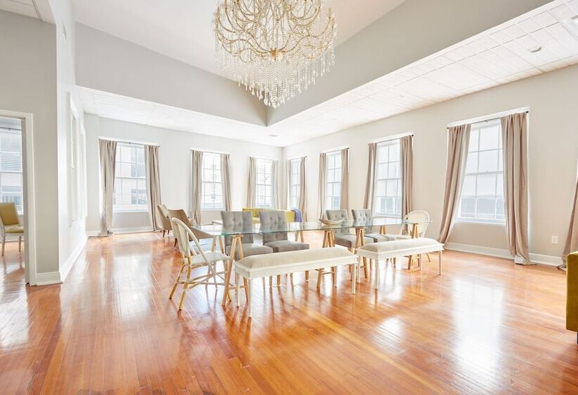 Sonder Baronne Manor