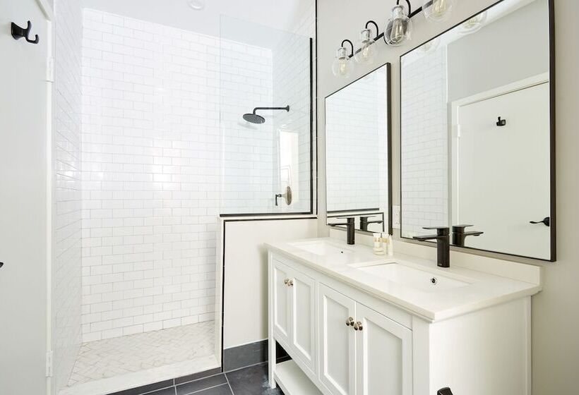 Sonder Baronne Manor