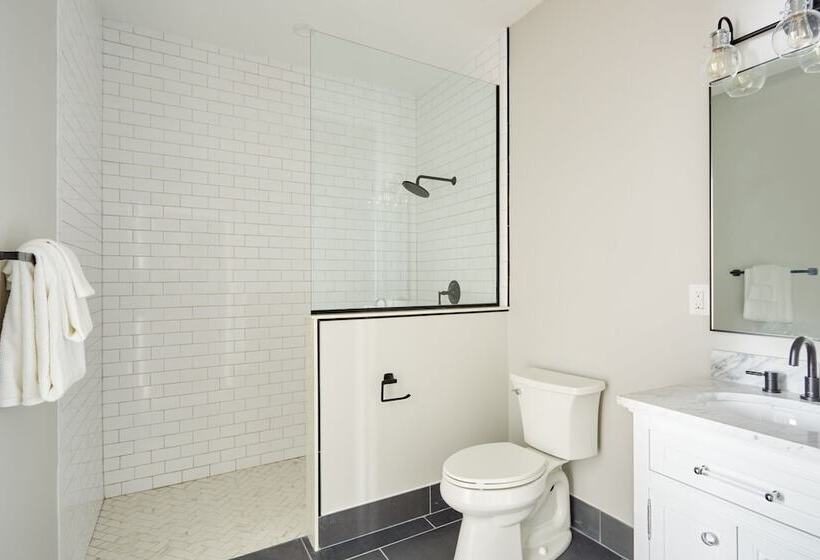 Sonder Baronne Manor