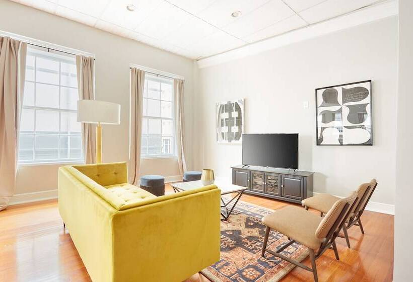 Sonder Baronne Manor