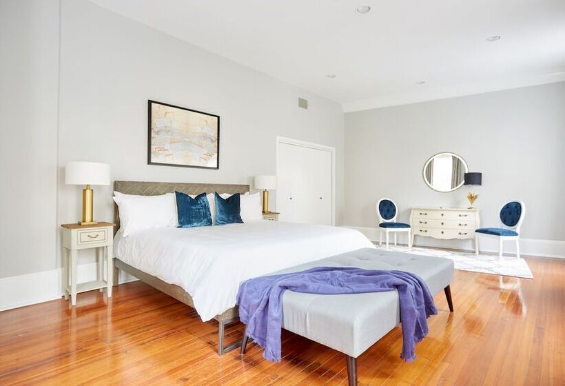 Sonder Baronne Manor