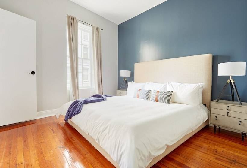 Sonder Baronne Manor