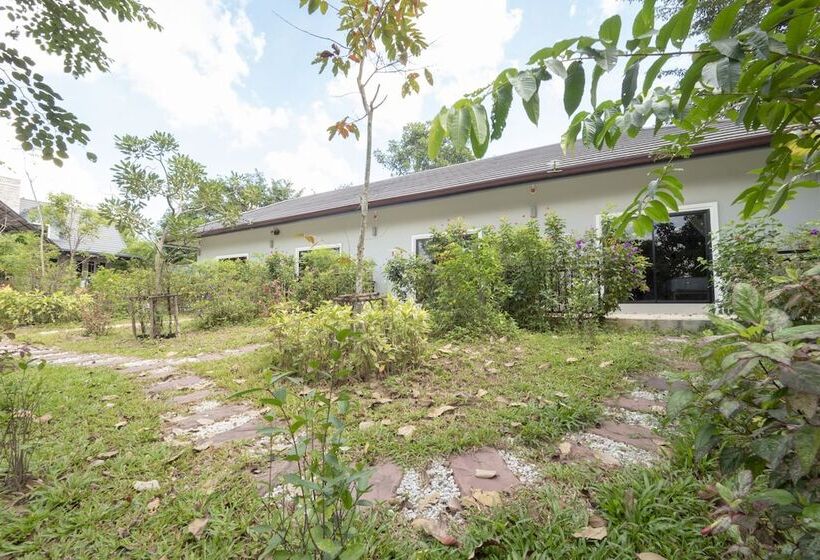 هتل Capital O 75378 Thawapee Resort