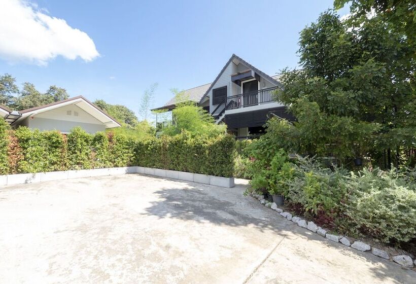 هتل Capital O 75378 Thawapee Resort