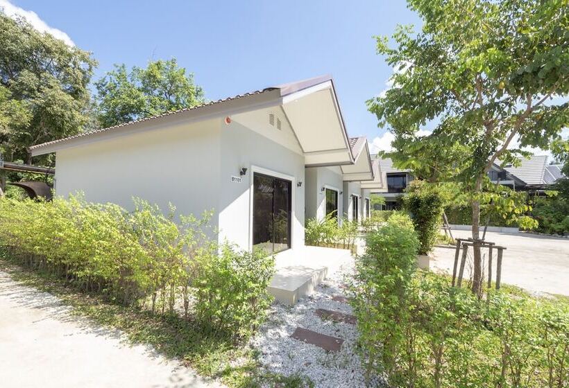 هتل Capital O 75378 Thawapee Resort