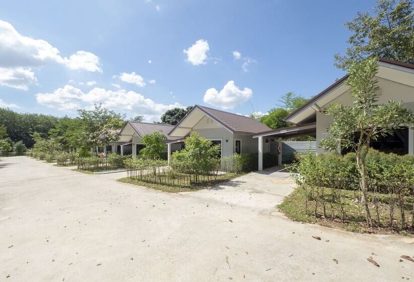 هتل Capital O 75378 Thawapee Resort