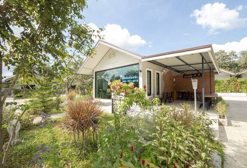 هتل Capital O 75378 Thawapee Resort