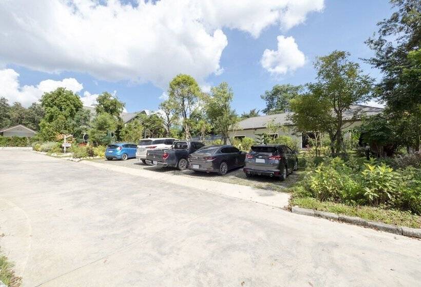 هتل Capital O 75378 Thawapee Resort