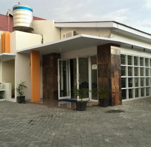 בית מלון כפרי Filia Homestay Syariah Palu Redpartner