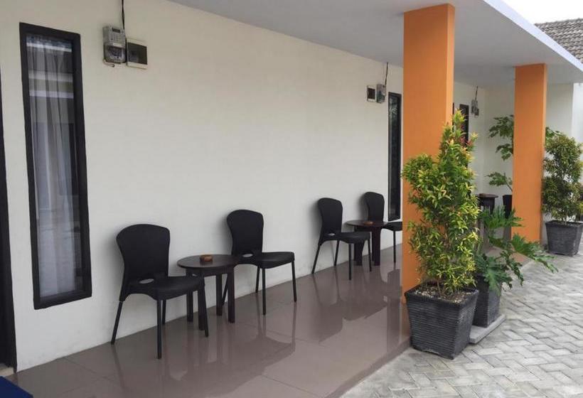 בית מלון כפרי Filia Homestay Syariah Palu Redpartner