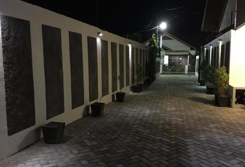 בית מלון כפרי Filia Homestay Syariah Palu Redpartner