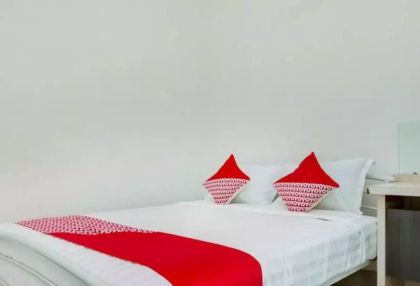 هتل Reddoorz At Golden White House Pettarani